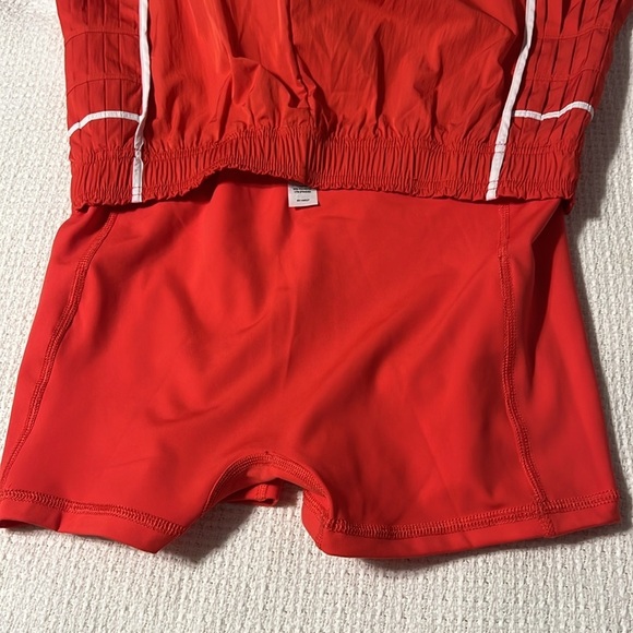 Yogalicious Radiant Courtside Chic Short pleated side hibiscus red size Medium - Picture 8 of 9